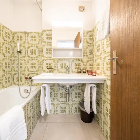 Διαμέρισμα 7202 Zweckmaessig Eingerichteten Mit Gedecktem Balkon *